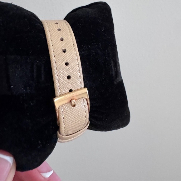 $275 Versus Versace Womens  Rose Gold /Beige 36mm Genuine Strap Fashion Watch - Picture 9 of 11